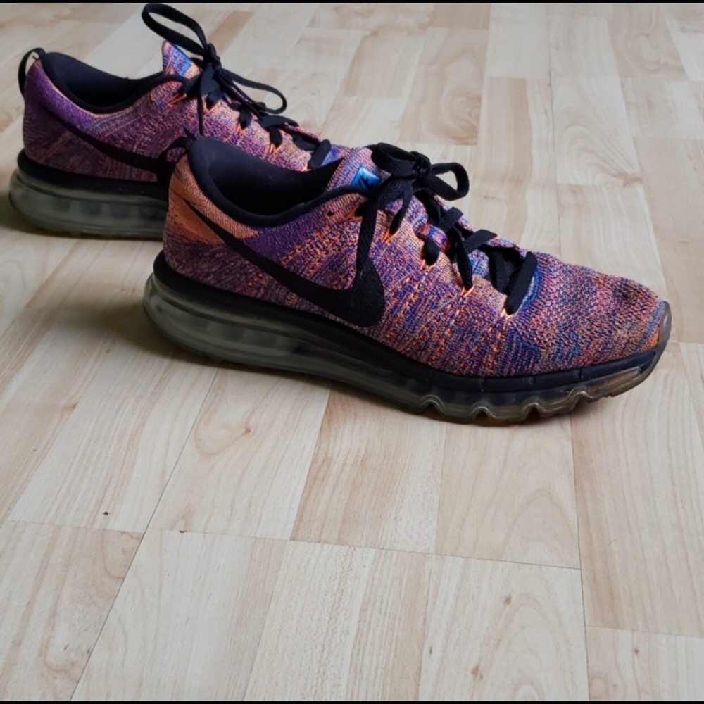 Nike Flyknit Max shoes